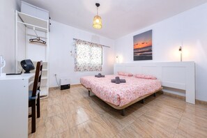 1 dormitori, wifi gratuïta i roba de llit