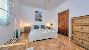 Iron/ironing board, travel crib, free WiFi, bed sheets