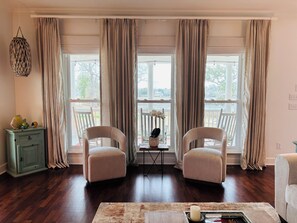 Interior - A charming 3-bed/3.5 bath home with in-ground pool and jacuzzi on Pages Creek (Wilmington)