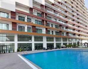 Pool - Luxury Studio Apartment (Accra)