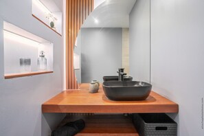 Shower - Lounge Appart A refined, discreet, carefully designed space (VAUCLIN)