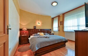 4 soverom, reiseseng for barn, wi-fi (inkludert) og sengetøy