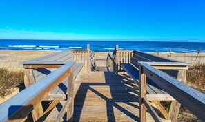Beach nearby - Southern Grove - 4 BR Oceanside with Private Pool (Southern Shores)