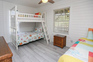 4 bedrooms, free WiFi, bed sheets - Pelican's Way - 4 BR Oceanfront Cottage in Southern Shores (Southern Shores)