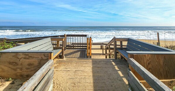 Beach nearby - Serendipity on the Sound - Beautiful 4 BR Soundfront Home With Amenities Galore (Southern Shores)