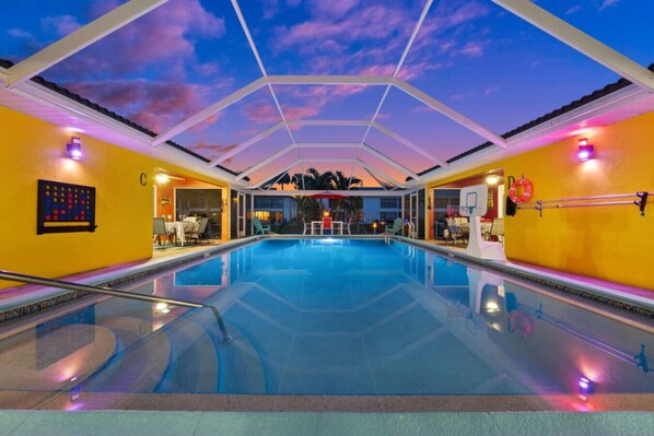 Een verwarmd zwembad