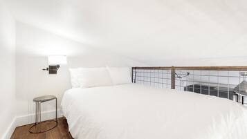 1 slaapkamer, een strijkplank/strijkijzer, gratis wifi, beddengoed