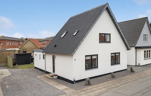 Exterior - Cozy home in Thyborøn with WiFi (Thyborøn)