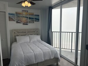 3 slaapkamers, een strijkplank/strijkijzer, reisbedje, gratis wifi