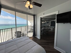 3 bedrooms, iron/ironing board, travel cot, free WiFi - Aqua Vista Gulf front with room off  balcony 3 bedroom 5 beds sleeps 8  (Panama City)