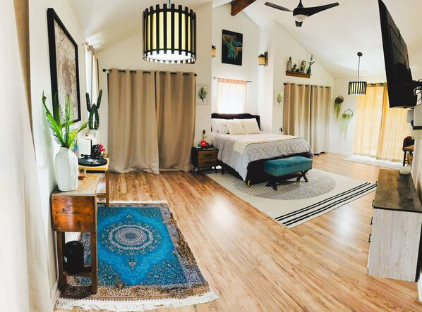 4 bedrooms, in-room safe, desk, iron/ironing board - Masters Tournament Oasis Walking Distance & Tunnel Access (Augusta)