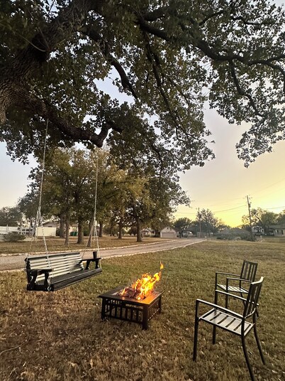Horseshoe Bay & Marble Falls TX SLEEPS 16 Three KING Beds Boat Rental