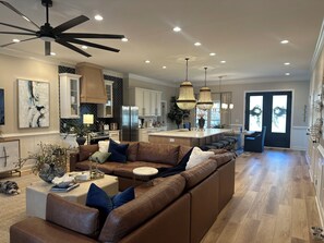 Smart TV, table tennis, books - ENJOY THE SERENE LIFE OF THE NEWLY REMODELED WATERWAY HOUSE w Brand New Pool (Myrtle Beach)