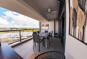 Outdoor dining - Bleu d'Azur - Sea view apartment (Fort-de-France)