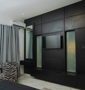 Royal Room | Desk, laptop workspace, free WiFi - The Peachtree Hotel Lagos (Lekki)