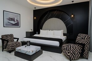 Bureau, espace de travail pour ordinateur portable, Wi-Fi gratuit