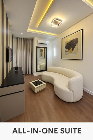 Royal Suite | Desk, laptop workspace, free WiFi - The Peachtree Hotel Lagos (Lekki)