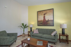 Smart TV, reproductor de DVD y libros 