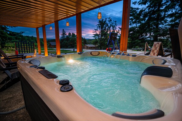 Outdoor spa tub