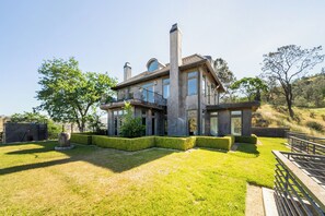 Exterior - Spacious Luxurious Villa Overlooking Millerton Lake (Friant)