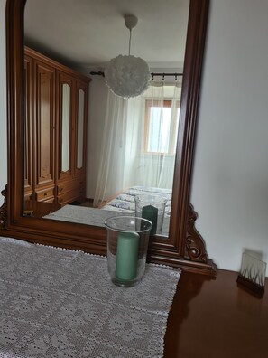 2 bedrooms, iron/ironing board, bed sheets