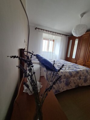 2 bedrooms, iron/ironing board, bed sheets