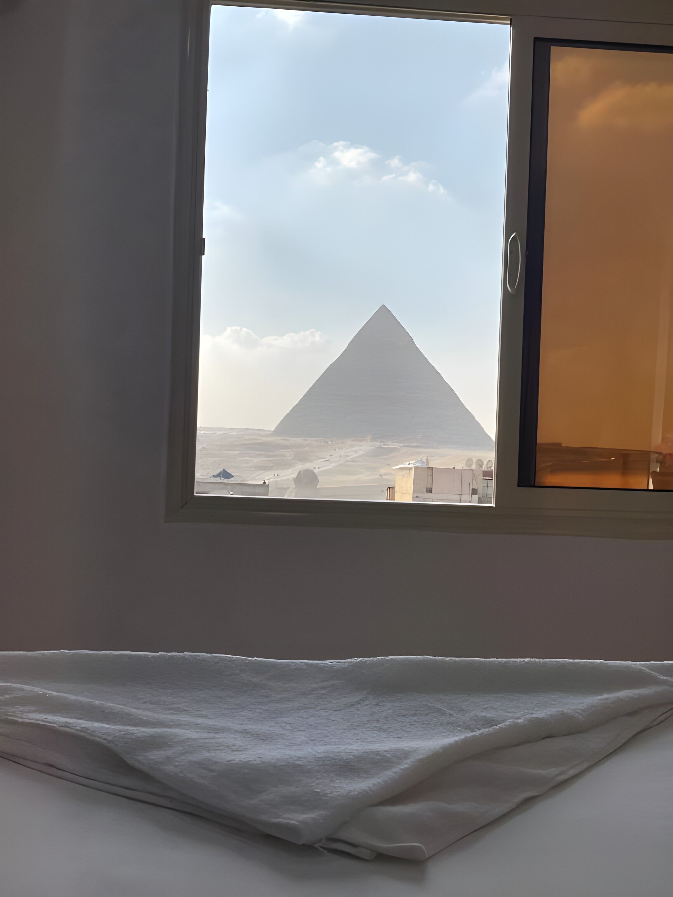 Foto - Middle east pyramids view