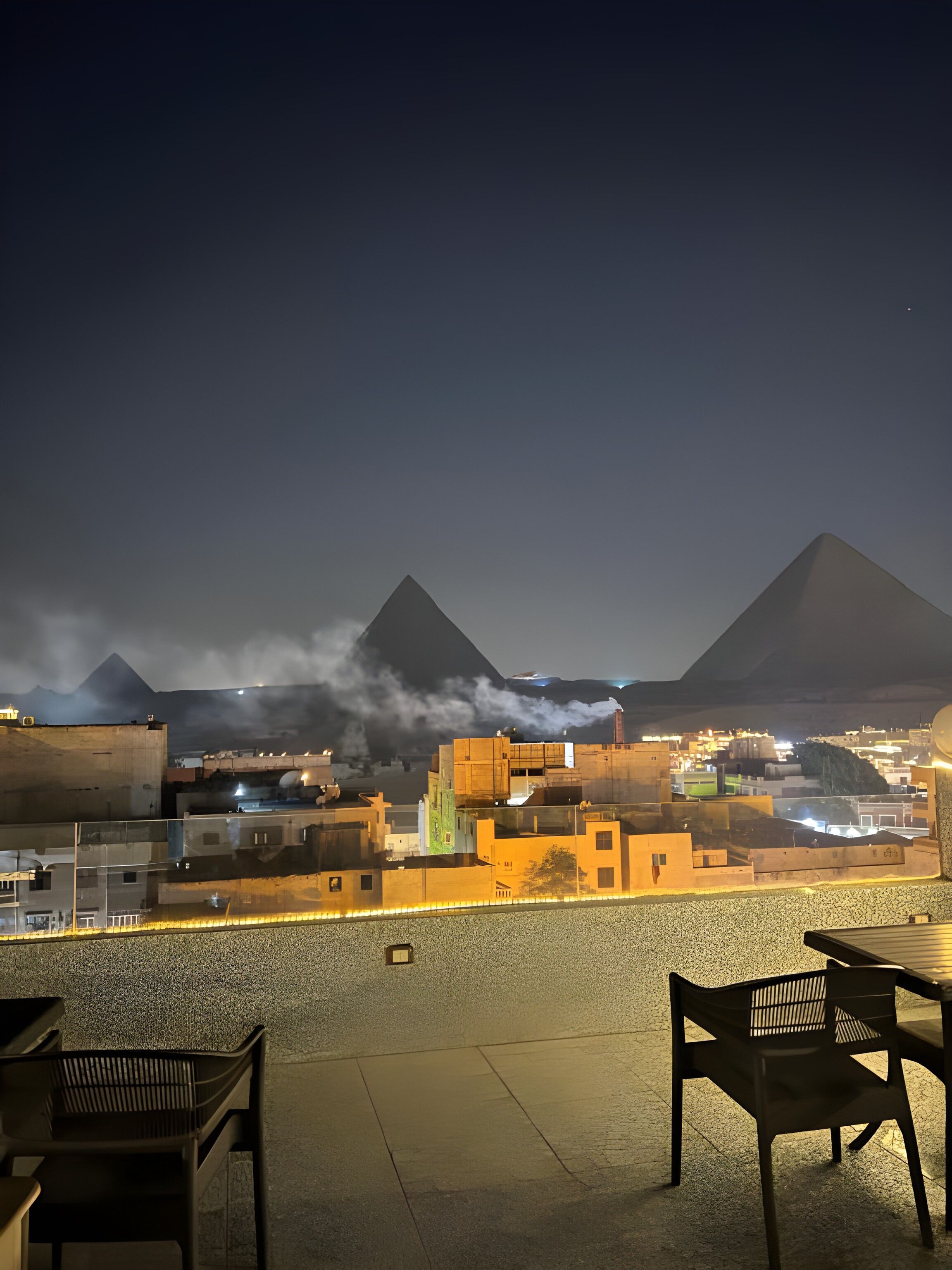Foto - Middle east pyramids view