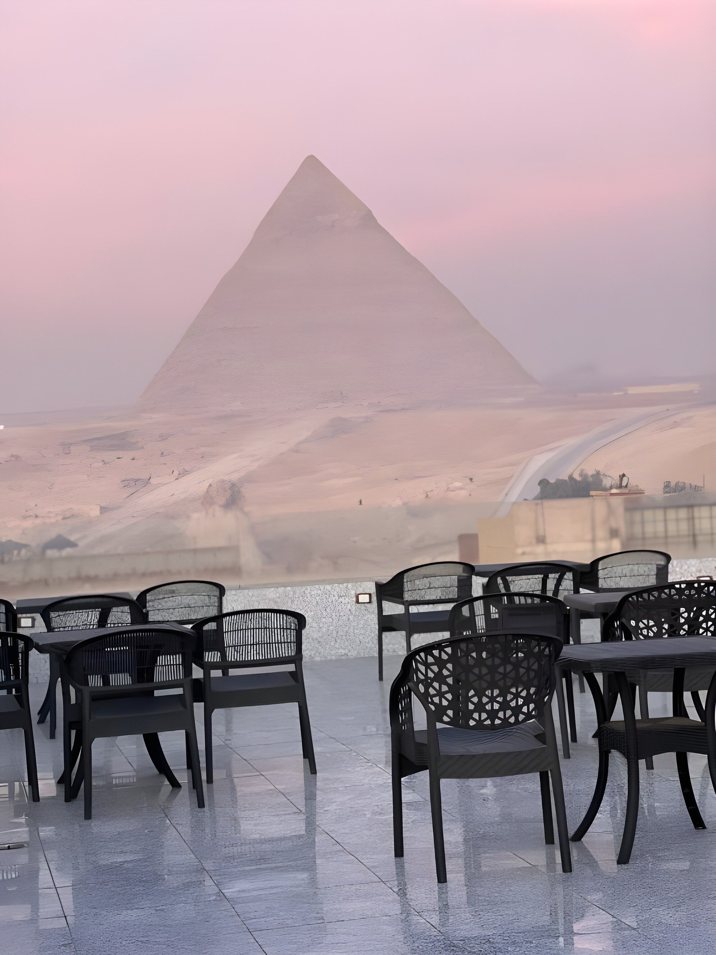 Foto - Middle east pyramids view