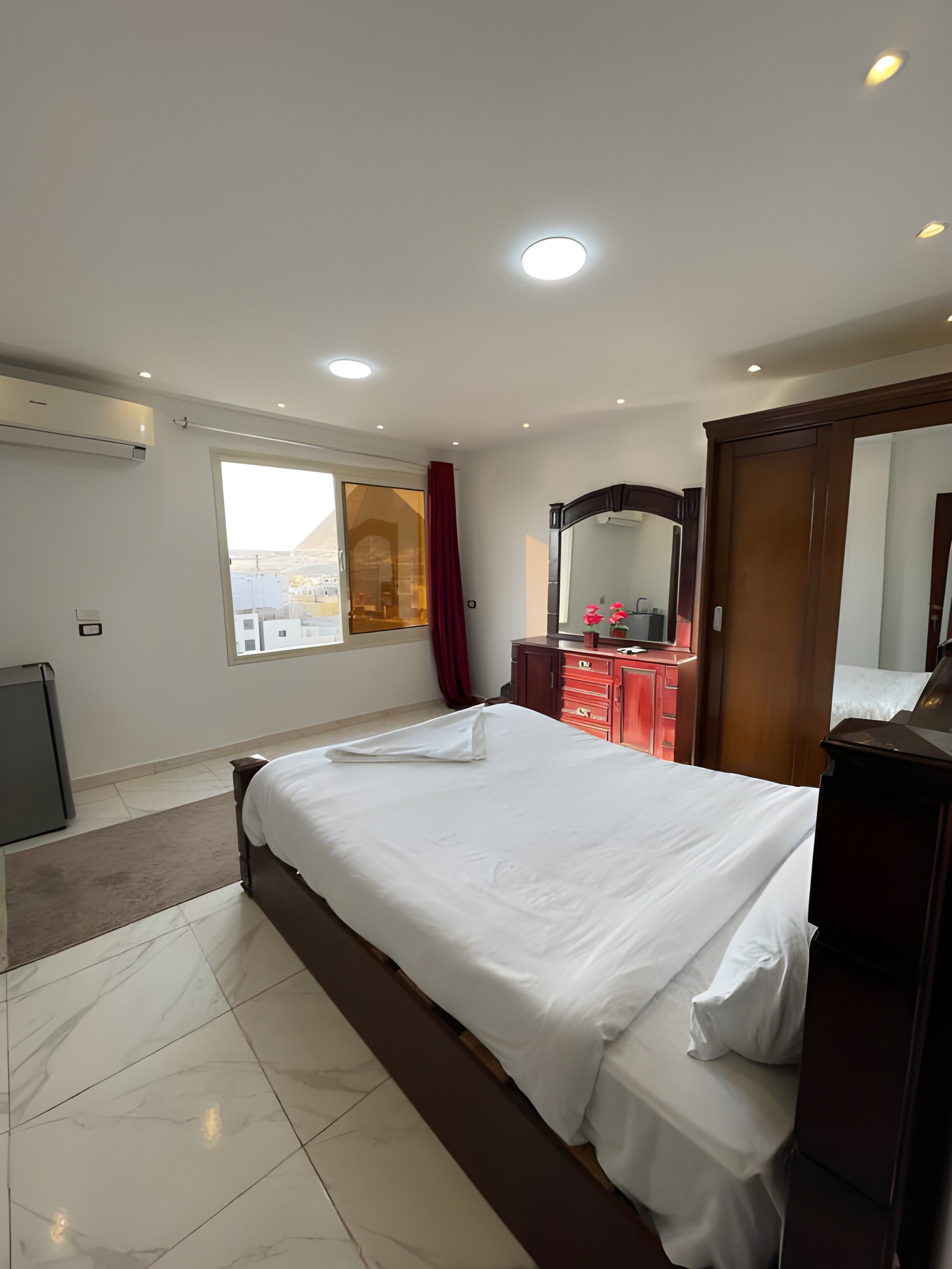 Foto - Middle east pyramids view