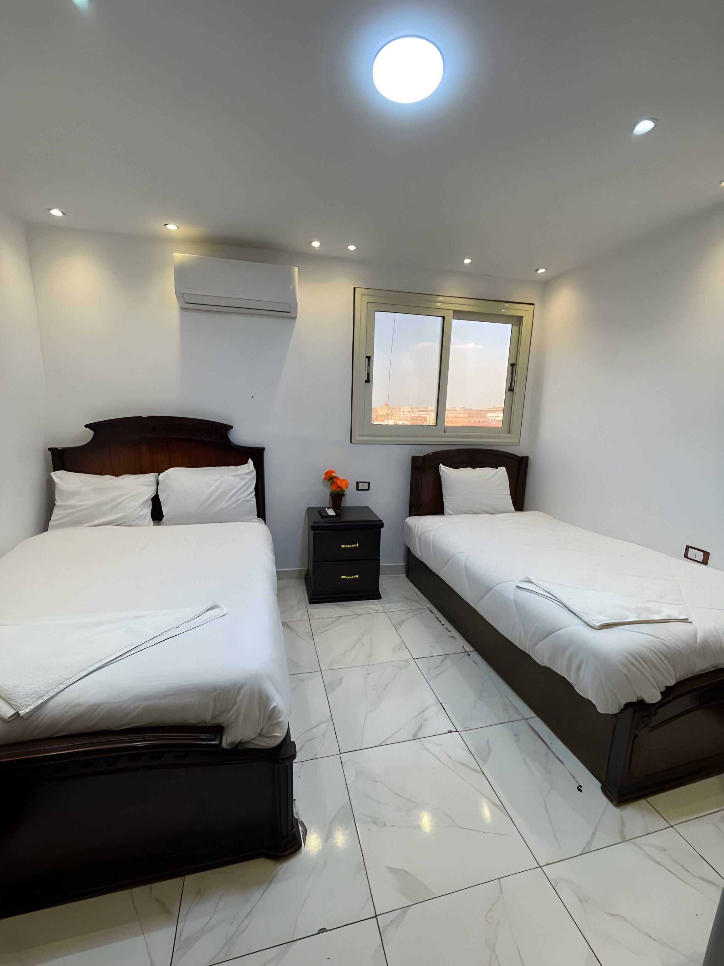 Foto - Middle east pyramids view