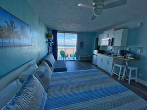 1 bedroom, iron/ironing board, WiFi, bed sheets - Gorgeous Ocean Front W/ Private Balcony in Daytona (Daytona Beach)