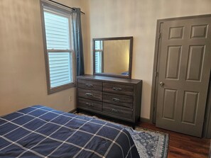 3 bedrooms, desk, iron/ironing board, free WiFi
