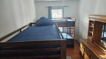 3 sovrum, skrivbord, strykjärn/strykbräda och gratis wi-fi