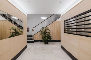 Interior - Blueground | Bernabeu, AC & w/d, nr stadium (Madrid)