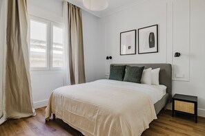 3 bedrooms, iron/ironing board, WiFi, bed sheets - Blueground | Bernabeu, AC & w/d, nr stadium (Madrid)