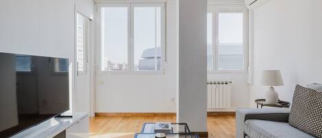 Télévision, chaîne hi-fi