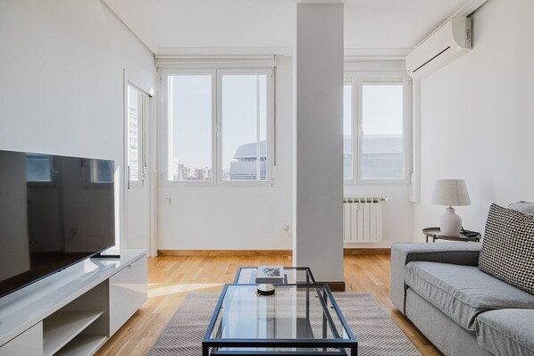 Télévision, chaîne hi-fi