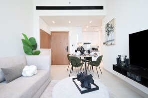 TV - Stunning 1 Bed in Binghatti House JVC (Dubai)