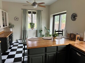 Interior - Charming 5 bedroom house in marvelous Rochester Hills with fitness room, WiFi (Rochester Hills)