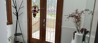 Charming 5 bedroom house in marvelous Rochester Hills with fitness room, WiFi