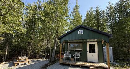 Henry's & White Birch Cabins - Johnswood Off Grid Cabins on Drummond Island