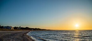 Unclassified image, 4 of 33, button