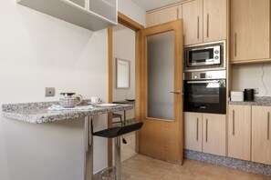 Fridge, microwave, oven, stovetop - Sunny Terrace Apt in Golf Valley with Pool (Estepona)