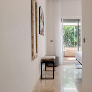 2 habitaciones, escritorio, tabla de planchar con plancha y wifi gratis