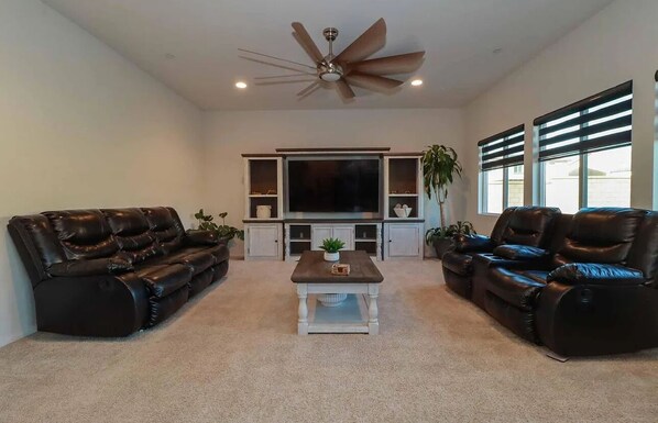 Living area - Ideal for companies from out of town (Indio)