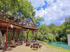 Family Tree House, River View | 1 bedroom, free WiFi - Geronimo Creek Retreat (Seguin)