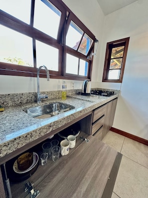 Family Apartment, Balcony, Courtyard View | Private kitchen