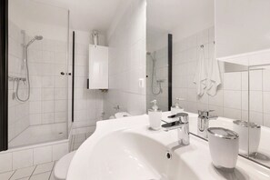 Shower, towels - Apartment 'Cozy Mozy - Gemütlichkeit In Bremen' with Wi-Fi (Bremen)