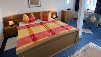 2 slaapkamers, een strijkplank/strijkijzer, gratis wifi, beddengoed